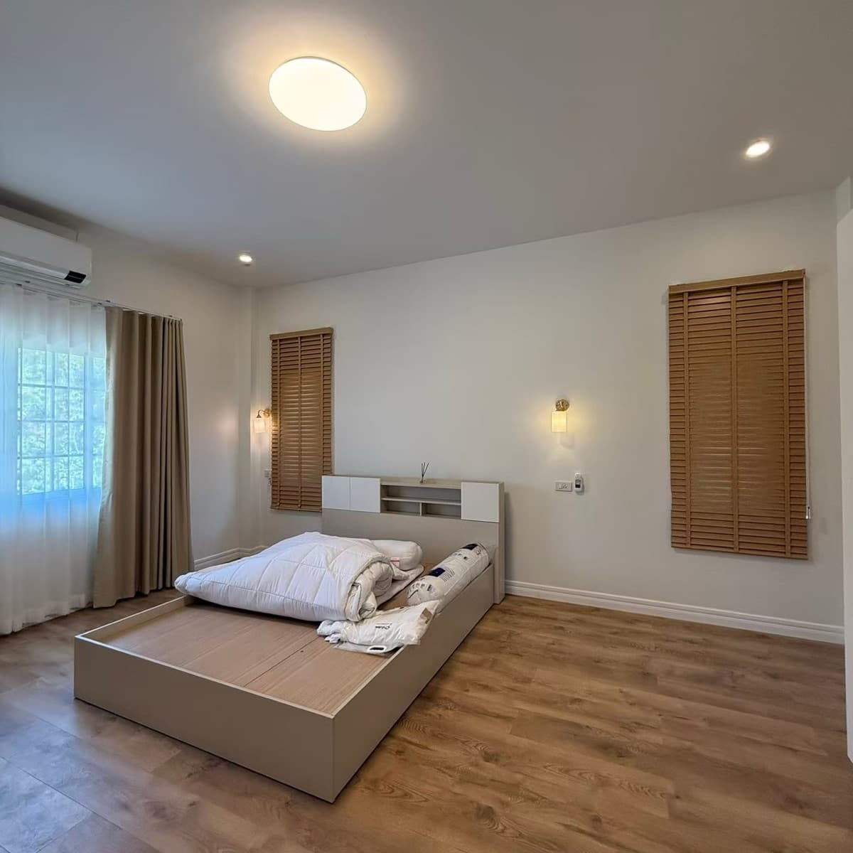 มู่ลี่ไม้ — ผลงานที่ 3